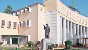 Three farmers of Cuttack district tried to immolate themselves in front of the Odisha Assembly on Friday afternoon .(HT PHOTO.) Three farmers of Cuttack district tried to immolate themselves in front of the Odisha Assembly on Friday afternoon .(HT PHOTO.)