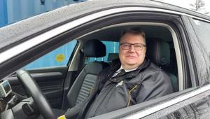 "Corona cabby" Lars-Goran Goransson pulls up in his car to a COVID-19 test distribution centre in southern Stockholm, Sweden.(REUTERS) "Corona cabby" Lars-Goran Goransson pulls up in his car to a COVID-19 test distribution centre in southern Stockholm, Sweden.(REUTERS)