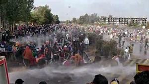 Police use water cannon and tear-gas shells in Karnal to disperse farmers from Punjab heading towards Delhi on Thursday.(ANI) Police use water cannon and tear-gas shells in Karnal to disperse farmers from Punjab heading towards Delhi on Thursday.(ANI)