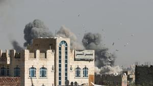 Smoke billows from the sites of Saudi-led air strikes in Sanaa, Yemen.(REUTERS) Smoke billows from the sites of Saudi-led air strikes in Sanaa, Yemen.(REUTERS)