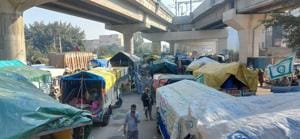 Farmers in tractor-trailers queued up on the Delhi-Haryana border at Tikri Kalan in Bahadurgarh on Saturday morning.(HT Photo) Farmers in tractor-trailers queued up on the Delhi-Haryana border at Tikri Kalan in Bahadurgarh on Saturday morning.(HT Photo)