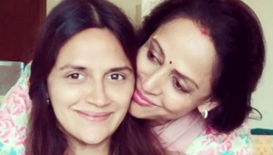 Hema Malini with daughter Ahana. Hema Malini with daughter Ahana.