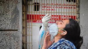 The survey is expected to cover around 5.8 million people – more than one-fourth of Delhi’s total population of around 20 million – mainly in more than 4,500 containment zones and localities in 11 revenue districts.(HT File Photo) The survey is expected to cover around 5.8 million people – more than one-fourth of Delhi’s total population of around 20 million – mainly in more than 4,500 containment zones and localities in 11 revenue districts.(HT File Photo)