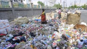 Rising over 50 metres (beyond the permissible height of 20 metres), the landfill exhausted its lifespan in 2006.(HT Photo) Rising over 50 metres (beyond the permissible height of 20 metres), the landfill exhausted its lifespan in 2006.(HT Photo)