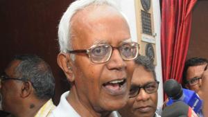 Human rights activist Stan Swamy talking to media persons after a raid by Maharashtra police at his residence in connection with probe into the Bhima-Koregaon case in Ranchi on Wednesday, June 12, 2019.(Diwakar Prasad/ Hindustan Times)