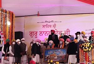 Congress leaders felicitating chief minister Captain Amarinder Singh in Sultanpur Lodhi on Monday.(HT Photo) Congress leaders felicitating chief minister Captain Amarinder Singh in Sultanpur Lodhi on Monday.(HT Photo)