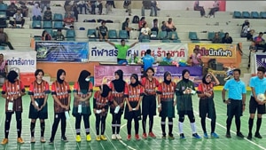 Among six teams from three southern provinces, many players wore hijab and were cheered on by family in the stands.(Thomas Reuters Foundation) Among six teams from three southern provinces, many players wore hijab and were cheered on by family in the stands.(Thomas Reuters Foundation)