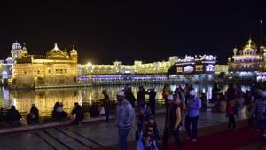 Devotees seen at Golden Temple on the eve of Gurpurab in Amritsar, Punjab on Sunday.(Sameer Sehgal/HT Photo) Devotees seen at Golden Temple on the eve of Gurpurab in Amritsar, Punjab on Sunday.(Sameer Sehgal/HT Photo)