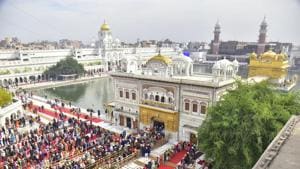 Devotees gathered in large numbers at Golden Temple on the 551st birth anniversary of Guru Nanak Dev, in Amritsar, Punjab.(Photo by Sameer Sehgal/Hindustan Times) Devotees gathered in large numbers at Golden Temple on the 551st birth anniversary of Guru Nanak Dev, in Amritsar, Punjab.(Photo by Sameer Sehgal/Hindustan Times)