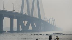 The average maximum and minimum temperature last month were 34.3 and 21.8 degrees Celsius.(Satish Bate/HT PHOTO) The average maximum and minimum temperature last month were 34.3 and 21.8 degrees Celsius.(Satish Bate/HT PHOTO)