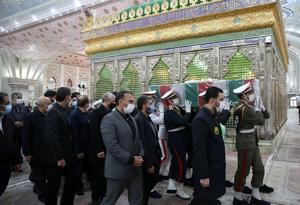 Members of Iranian forces carry the coffin of Iranian nuclear scientist Mohsen Fakhrizadeh at the Imam Khomeini's Shrine in Tehran, Iran.(Reuters) Members of Iranian forces carry the coffin of Iranian nuclear scientist Mohsen Fakhrizadeh at the Imam Khomeini's Shrine in Tehran, Iran.(Reuters)