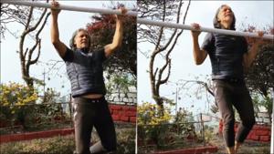 Milind Soman nails 15 pull-ups in Darjeeling as wife Ankita Konwar pushes him(Instagram/milindrunning) Milind Soman nails 15 pull-ups in Darjeeling as wife Ankita Konwar pushes him(Instagram/milindrunning)