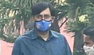 Abhishek Bachchan is unrecognisable on sets of Bob Biswas in Kolkata. Abhishek Bachchan is unrecognisable on sets of Bob Biswas in Kolkata.