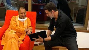 Bollywood actor Akshay Kumar calls on Uttar Pradesh chief minister Yogi Adityanath in Mumbai on Tuesday.(ANI) Bollywood actor Akshay Kumar calls on Uttar Pradesh chief minister Yogi Adityanath in Mumbai on Tuesday.(ANI)