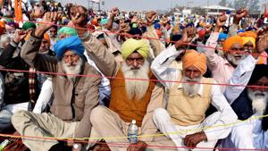 Farmers raise slogans at Singhu border during a protest against the farm laws in New Delhi.(ANI) Farmers raise slogans at Singhu border during a protest against the farm laws in New Delhi.(ANI)