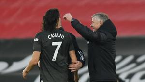 Manchester United's Edinson Cavani celebrates with manager Ole Gunnar Solskjaer.(Pool via REUTERS) Manchester United's Edinson Cavani celebrates with manager Ole Gunnar Solskjaer.(Pool via REUTERS)