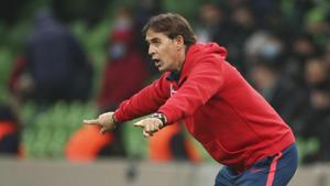 Sevilla's head coach Julen Lopetegui gestures during the UEFA Champions League, group E, soccer match, between Krasnodar and Sevilla at the Krasnodar Stadium in Krasnodar, Russia.(AP) Sevilla's head coach Julen Lopetegui gestures during the UEFA Champions League, group E, soccer match, between Krasnodar and Sevilla at the Krasnodar Stadium in Krasnodar, Russia.(AP)