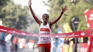 ADHM 2020-Overall Elite Women winner Ethopia’s Yalemzerf Yehualaw at the finish line.(Airtel)