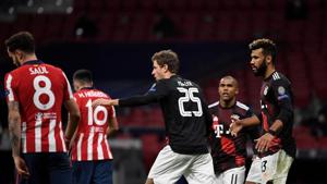 Bayern Munich's German forward Thomas Mueller (C) celebrates after scoring during the UEFA Champions League group A football match between Atletico Madrid and Bayern Munich at the Wanda Metropolitano stadium in Madrid on December 1, 2020. (Photo by PIERRE-PHILIPPE MARCOU / AFP)(AFP) Bayern Munich's German forward Thomas Mueller (C) celebrates after scoring during the UEFA Champions League group A football match between Atletico Madrid and Bayern Munich at the Wanda Metropolitano stadium in Madrid on December 1, 2020. (Photo by PIERRE-PHILIPPE MARCOU / AFP)(AFP)