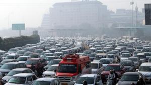 Commuters also said that even at peak rush hours in the morning and evening, no traffic police official was stationed to manage congestion.(Parveen Kumar/Hindustan Times (Representative image))