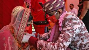DThe Bhopal administration has issued an advisory on the precautions that hosts and guests should take at weddings held in Madhya Pradesh’s capital.(ANI/File photo) DThe Bhopal administration has issued an advisory on the precautions that hosts and guests should take at weddings held in Madhya Pradesh’s capital.(ANI/File photo)