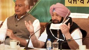 Punjab Chief Minister Captain Amarinder Singh during a meeting with representatives of various farmers' organizations, in Chandigarh.(PTI) Punjab Chief Minister Captain Amarinder Singh during a meeting with representatives of various farmers' organizations, in Chandigarh.(PTI)