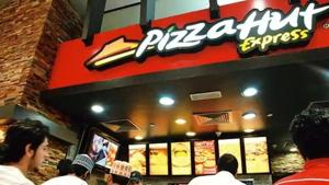Frank Carney was a 19-year-old student when he and his 26-year-old brother, Dan, borrowed $600 from their mother to start a pizza business in 1958.(Live Mint File Photo) Frank Carney was a 19-year-old student when he and his 26-year-old brother, Dan, borrowed $600 from their mother to start a pizza business in 1958.(Live Mint File Photo)