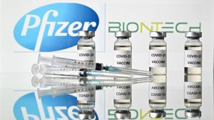China has approved three vaccines for emergency use; Russia, two. The UK’s regulatory approval for the mRNA vaccine developed by Pfizer Inc and BioNTech SE came on Wednesday, and the first shots of the vaccine are likely to be administered as early as the end of next week.(AFP photo) China has approved three vaccines for emergency use; Russia, two. The UK’s regulatory approval for the mRNA vaccine developed by Pfizer Inc and BioNTech SE came on Wednesday, and the first shots of the vaccine are likely to be administered as early as the end of next week.(AFP photo)