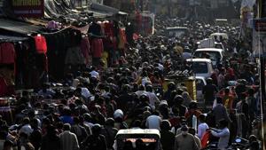 People flout social distancing norms at Lucknow’s busy marketplace of Aminabad on November 29.(HT file photo) People flout social distancing norms at Lucknow’s busy marketplace of Aminabad on November 29.(HT file photo)