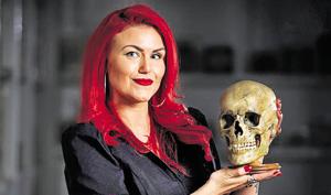 Mortician Carla Valentine’s show, Mortem, looks at the tales corpses tell.(Image courtesy The Chic and the Dead) Mortician Carla Valentine’s show, Mortem, looks at the tales corpses tell.(Image courtesy The Chic and the Dead)