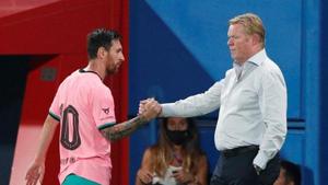 Barcelona's Lionel Messi shakes hands with coach Ronald Koeman.(REUTERS) Barcelona's Lionel Messi shakes hands with coach Ronald Koeman.(REUTERS)