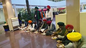 Farmer leaders having food that they had carried at Vigyan Bhawan during the fifth round of talks with the Central Government, in New Delhi.(ANI) Farmer leaders having food that they had carried at Vigyan Bhawan during the fifth round of talks with the Central Government, in New Delhi.(ANI)
