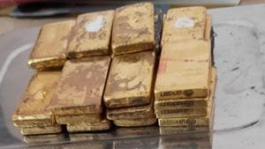 Gold bars seized from Delhi bound long distance trains arriving at the Patna railway junction.(Sourced Photo) Gold bars seized from Delhi bound long distance trains arriving at the Patna railway junction.(Sourced Photo)