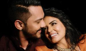 Aditya Narayan and Shweta Agarwal were in a relationship for 10 years before they got married. Aditya Narayan and Shweta Agarwal were in a relationship for 10 years before they got married.