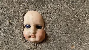 The image shows the creepy doll head.(Twitter/@missjellinksy) The image shows the creepy doll head.(Twitter/@missjellinksy)