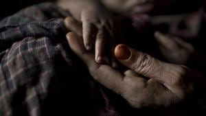 A father in Lahore, facing acute poverty, threw his five children in a canal.(AP File/PHOTO FOR REPRESENTATIVE PURPOSES ONLY) A father in Lahore, facing acute poverty, threw his five children in a canal.(AP File/PHOTO FOR REPRESENTATIVE PURPOSES ONLY)