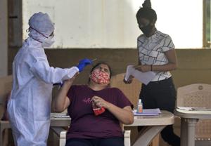 A health worker takes a swab sample of a resident in Malad on Sunday.(Satyabrata Tripathy/HT Photo) A health worker takes a swab sample of a resident in Malad on Sunday.(Satyabrata Tripathy/HT Photo)