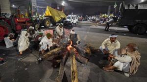 Farmers warm themselves around a bonfire during their protest over the Center's farm reform laws, at Delhi-Noida border near Ghazipur, in New Delhi, Saturday, Dec. 5, 2020.(PTI photo) Farmers warm themselves around a bonfire during their protest over the Center's farm reform laws, at Delhi-Noida border near Ghazipur, in New Delhi, Saturday, Dec. 5, 2020.(PTI photo)