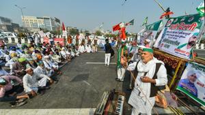 Bharatiya Kisan Union Spokesperson Rakesh Tikait addresses farmers during their 'Delhi Chalo' protest march against the new farm laws, at Ghazipur border (Delhi-UP border) on NH-24 in New Delhi on Sunday.(PTI File Photo) Bharatiya Kisan Union Spokesperson Rakesh Tikait addresses farmers during their 'Delhi Chalo' protest march against the new farm laws, at Ghazipur border (Delhi-UP border) on NH-24 in New Delhi on Sunday.(PTI File Photo)