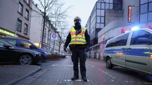 German explosives experts have successfully defused and disposed of a 500 kilogram bomb in Frankfurt.(AP) German explosives experts have successfully defused and disposed of a 500 kilogram bomb in Frankfurt.(AP)