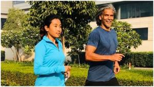 Milind Soman and Ankita Konwar run 6k barefoot in Delhi(Instagram/milindrunning) Milind Soman and Ankita Konwar run 6k barefoot in Delhi(Instagram/milindrunning)