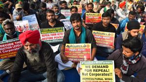 Farmers from Tamil Nadu seen among demonstrators in the protest against farm reform laws at Singhu Border near Delhi.(Sanchit Khanna/HT Photo) Farmers from Tamil Nadu seen among demonstrators in the protest against farm reform laws at Singhu Border near Delhi.(Sanchit Khanna/HT Photo)