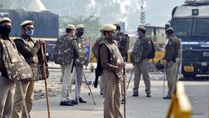 Police personnel stand guard amid farmers' protest against the new farm laws at Singhu border in New Delhi.(ANI) Police personnel stand guard amid farmers' protest against the new farm laws at Singhu border in New Delhi.(ANI)