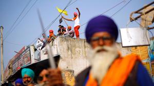 Farmers attend a protest against the newly passed farm bills at Singhu border near New Delhi.(REUTERS) Farmers attend a protest against the newly passed farm bills at Singhu border near New Delhi.(REUTERS)
