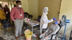 Healthcare workers conduct Covid-19 screening at Malad(E) in Mumbai earlier this month.(HT file photo) Healthcare workers conduct Covid-19 screening at Malad(E) in Mumbai earlier this month.(HT file photo)