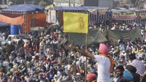 Farmers raise slogans during the ongoing protest against the new farm laws at Singhu Border, in New Delhi on Monday.(Vipin Kumar/HT Photo) Farmers raise slogans during the ongoing protest against the new farm laws at Singhu Border, in New Delhi on Monday.(Vipin Kumar/HT Photo)