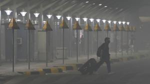 A Delhi airport official said the dense fog did not last long on Monday and did not cause a lot of inconvenience to the passengers.(Vipin Kumar/HT file photo) A Delhi airport official said the dense fog did not last long on Monday and did not cause a lot of inconvenience to the passengers.(Vipin Kumar/HT file photo)