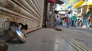 Deserted look of Tulsibag on Bharat Bandh day to support farmer's strike in India.(Ravindra Joshi/HT photo) Deserted look of Tulsibag on Bharat Bandh day to support farmer's strike in India.(Ravindra Joshi/HT photo)