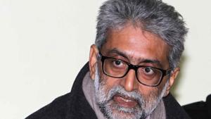 Gautam Navlakha’s family members on Monday claimed that his spectacles were stolen on November 27 inside the Taloja prison, where he is lodged(Waseem Andrabi/ Hindustan Times) Gautam Navlakha’s family members on Monday claimed that his spectacles were stolen on November 27 inside the Taloja prison, where he is lodged(Waseem Andrabi/ Hindustan Times)