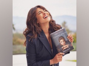 Embracing a huge smile, with no makeup look and open hair, Priyanka looks absolutely stunning, in the capture.(Asian News International) Embracing a huge smile, with no makeup look and open hair, Priyanka looks absolutely stunning, in the capture.(Asian News International)